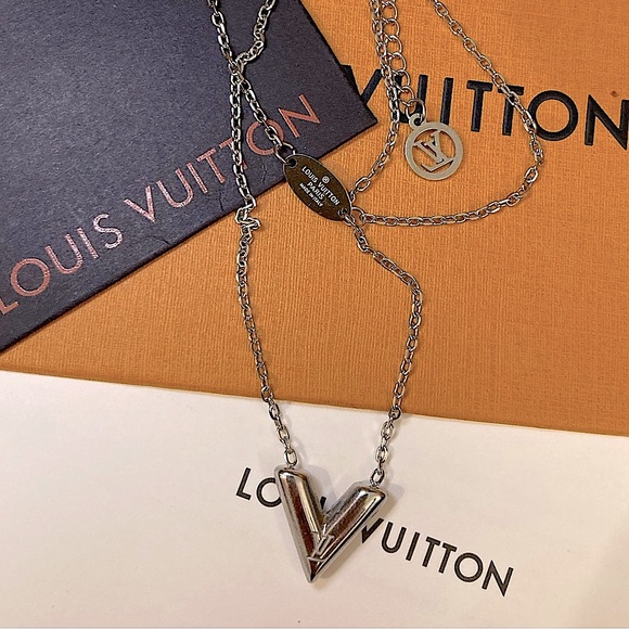 Authentic Louis Vuitton V-Shaped Silver Pendant Necklace - Picture 10 of 16